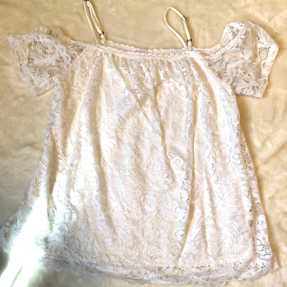 🌷 3/$10 Xhiliration Lace Off the Shoulder Top